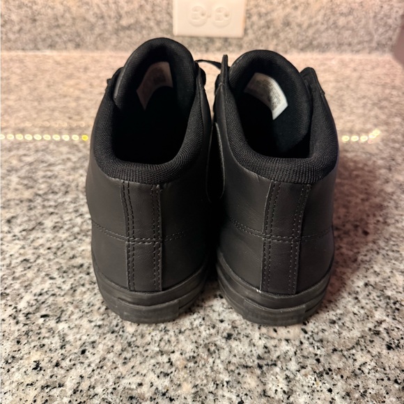 Black converse - Picture 4 of 6